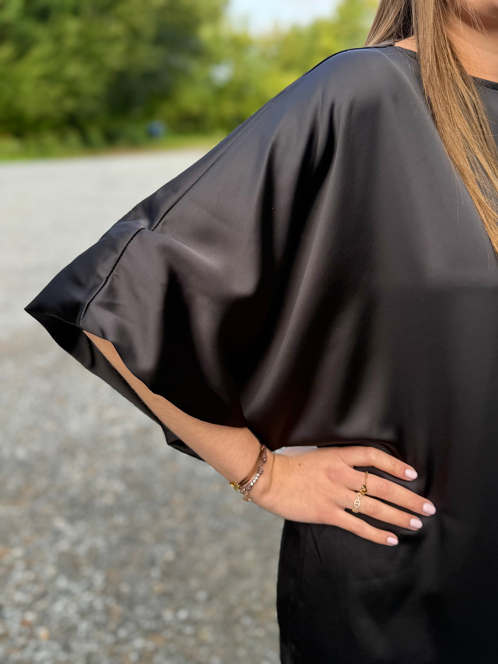 Robe noire satinée