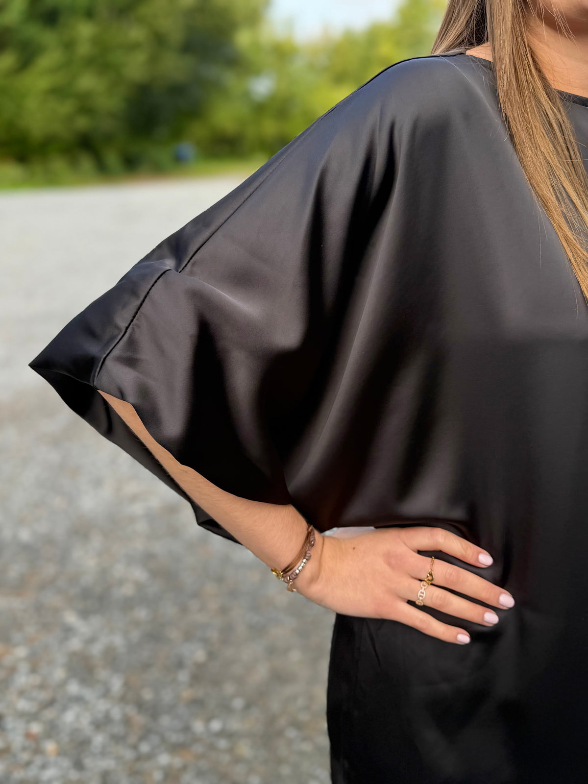 Robe noire satinée