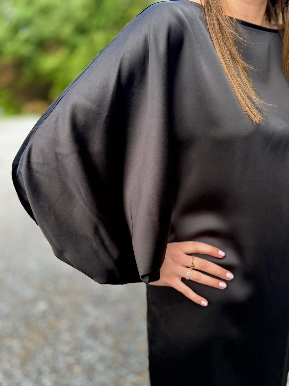 Robe noire satinée