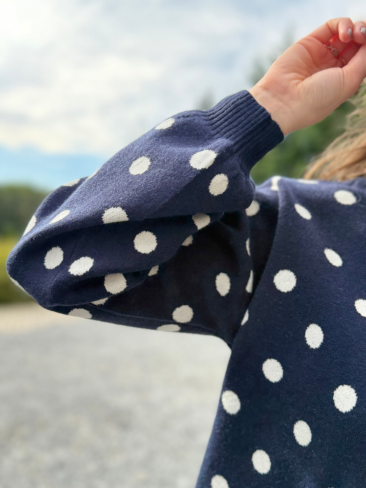 Pull à pois marine