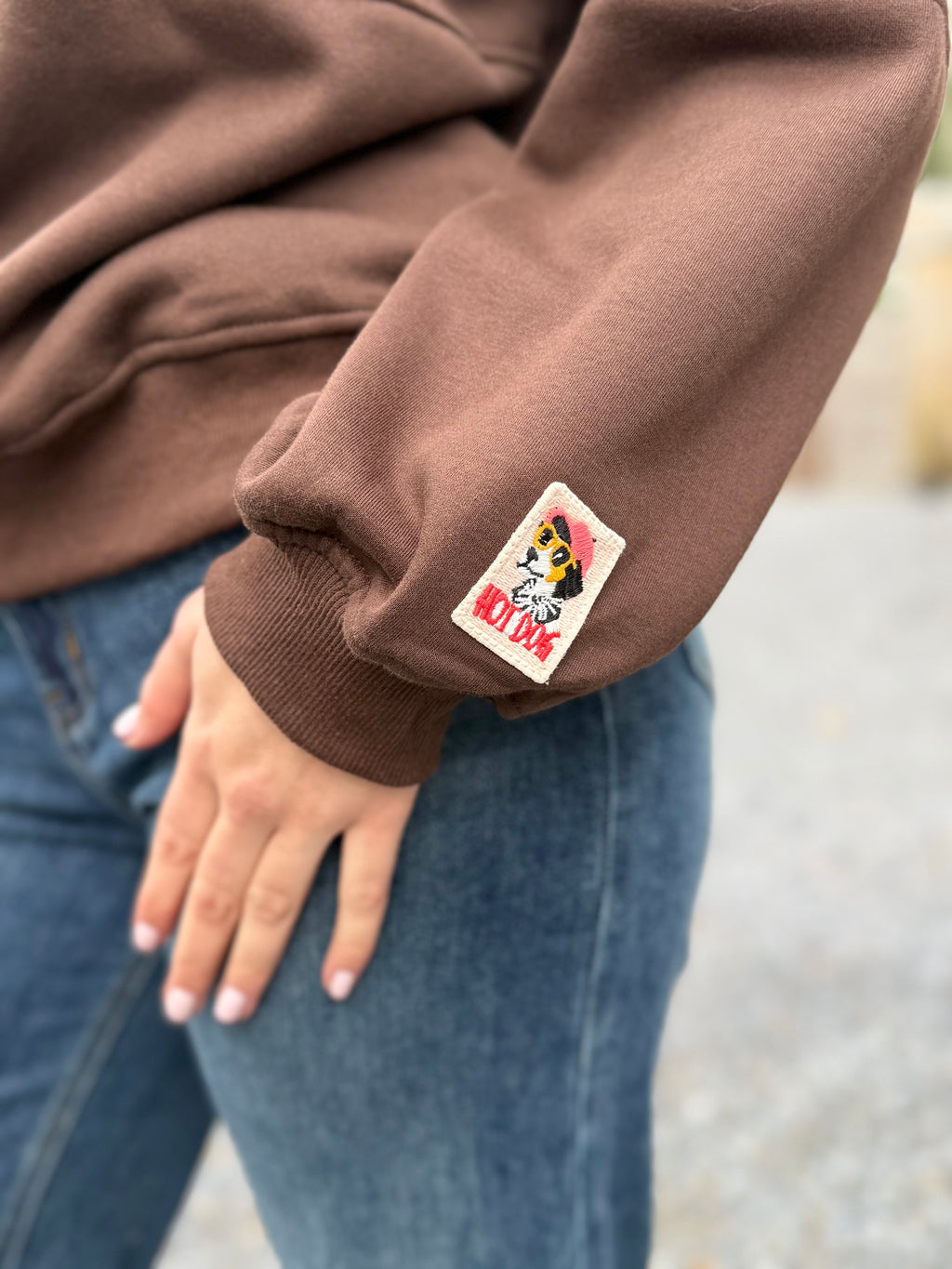 Sweat chocolat à boutons